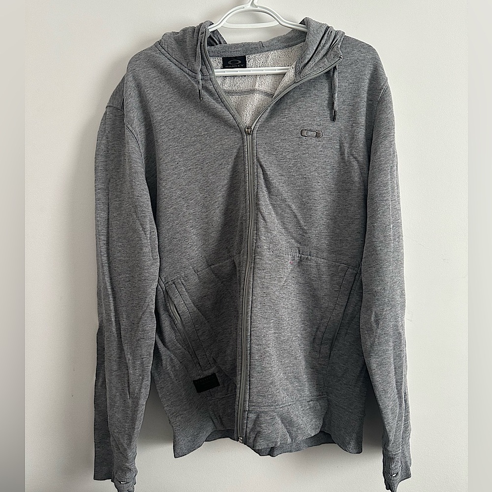 grey vest, OAKLEY